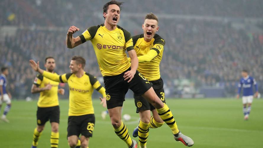 黑白直播在线观看-拜仁慕尼黑胜多特蒙德，莱万多夫斯基梅开二度的简单介绍