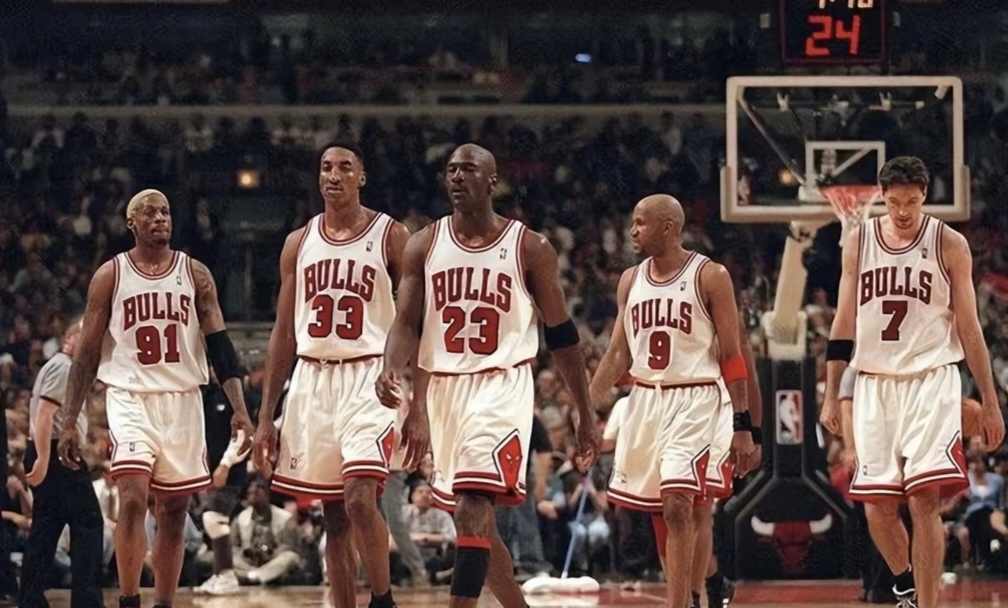 关于篮球巨星球队合影曝光,团队合作精神的信息 关于篮球巨星球队合影曝光,团队合作精神的信息