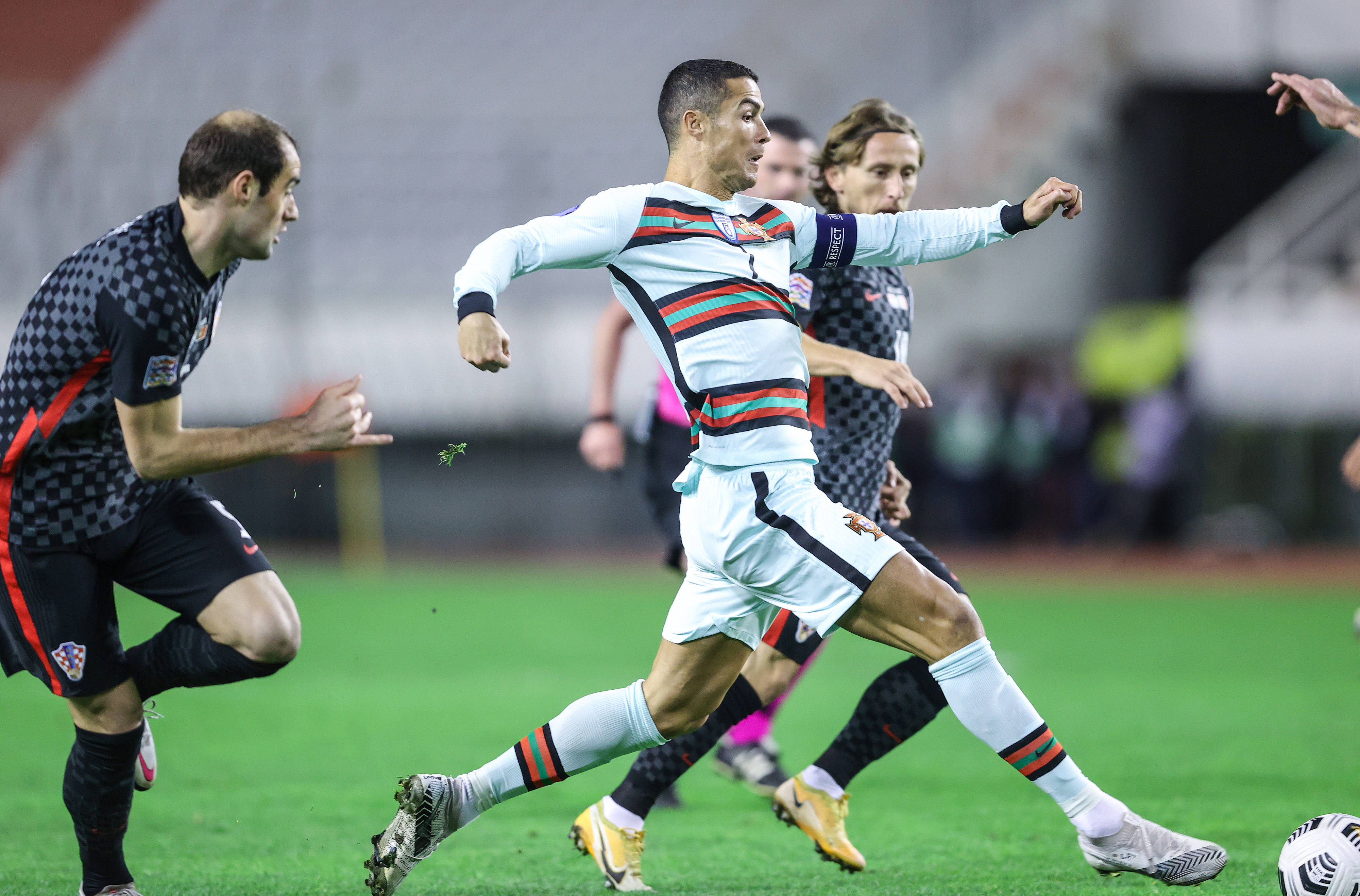 黑白直播nba-葡萄牙国家队备战欧预赛，豪取胜仗的简单介绍