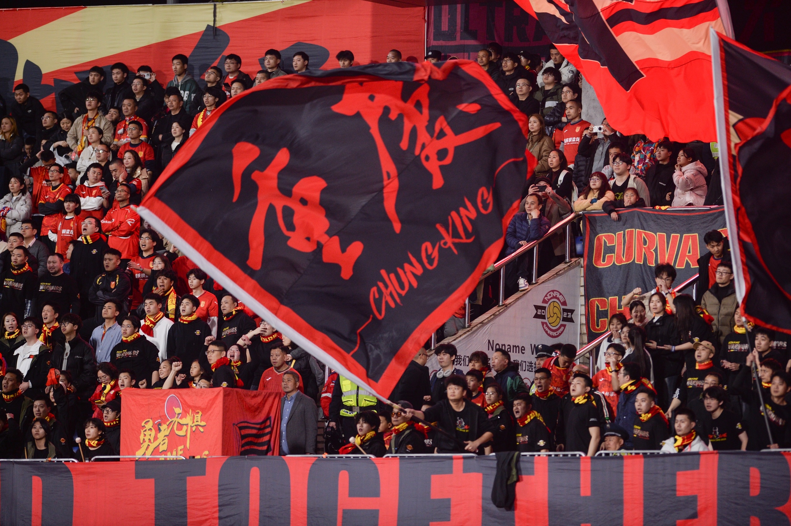 黑白直播在线观看-新赛季开门红！球队豪取胜利，迈出成功第一步