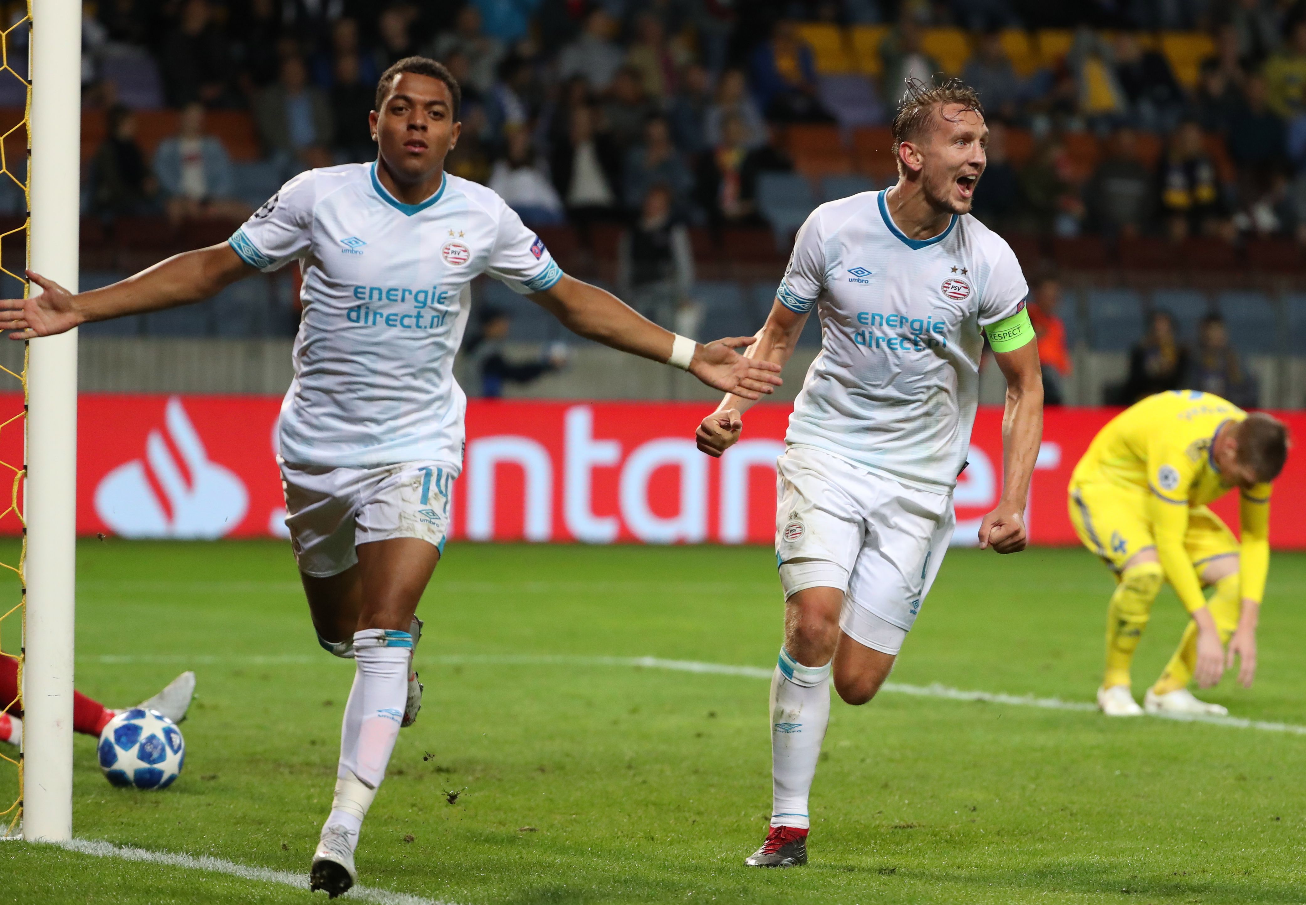 黑白直播在线观看-荷兰队实力击败意大利，成功晋级决赛