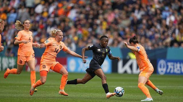 荷兰队实力击败意大利，成功晋级决赛