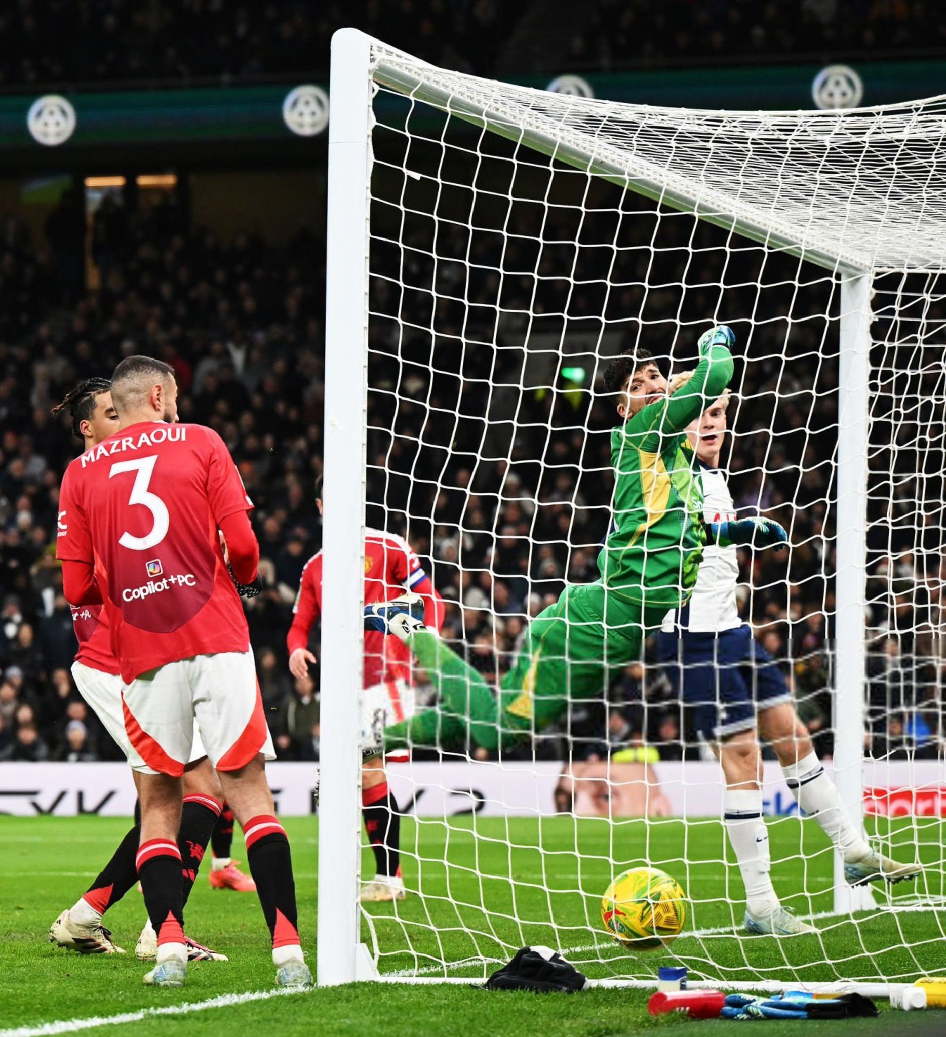 黑白直播-包含热刺幸运逆袭，出色表现让球迷热泪盈眶的词条