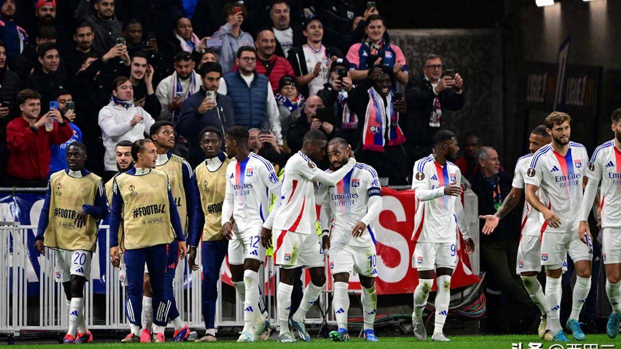 黑白直播免费体育直播-里昂顶住巴黎圣日耳曼的挑战，取得胜利的简单介绍