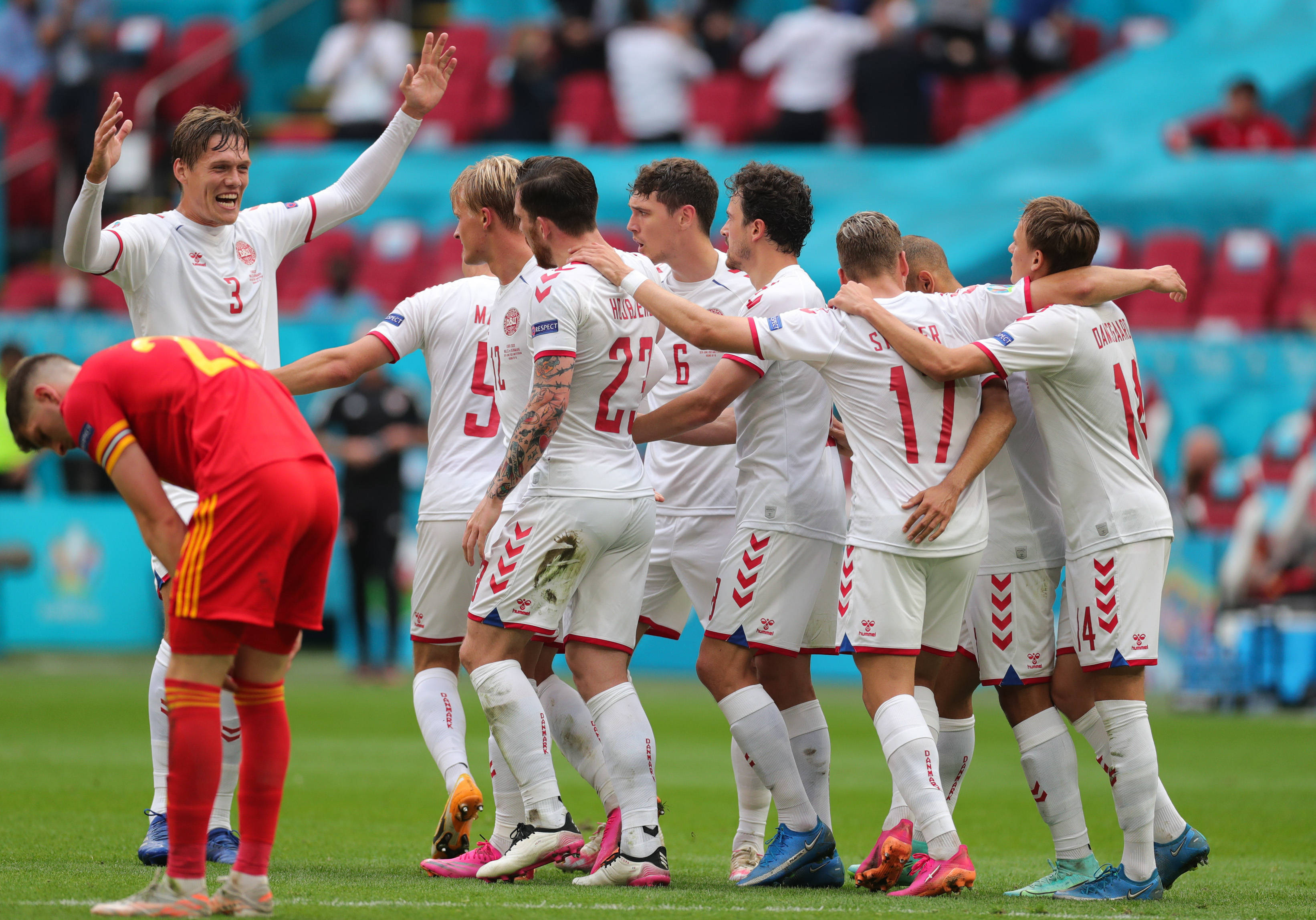 黑白直播在线观看nba-欧洲俱乐部杯赛中的争夺激烈