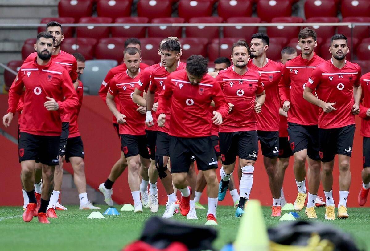 欧洲俱乐部杯赛中的争夺激烈 欧洲俱乐部杯赛中的争夺激烈