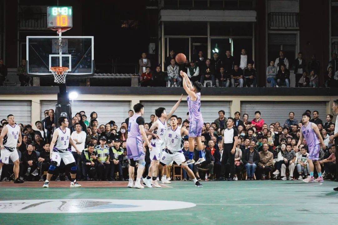 黑白直播体育-关于顶级篮球联赛引发球迷热烈关注，备战正酣的信息