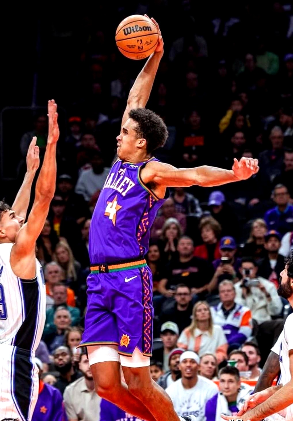 包含太阳队后卫砍下高分,助队获得胜利的词条 包含太阳队后卫砍下高分,助队获得胜利的词条