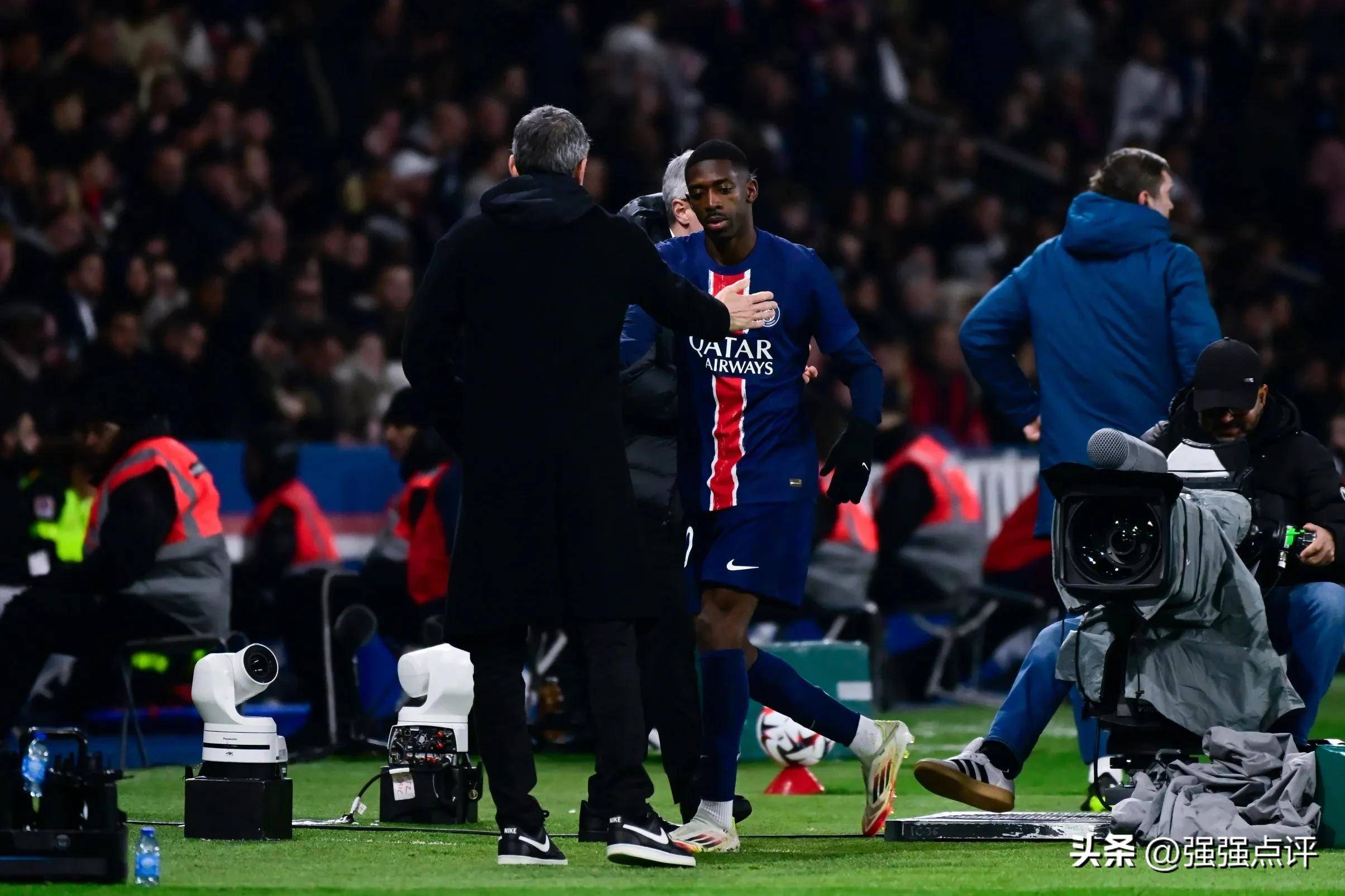 黑白直播免费体育直播-巴黎圣日耳曼成功逆转，晋级八强赛