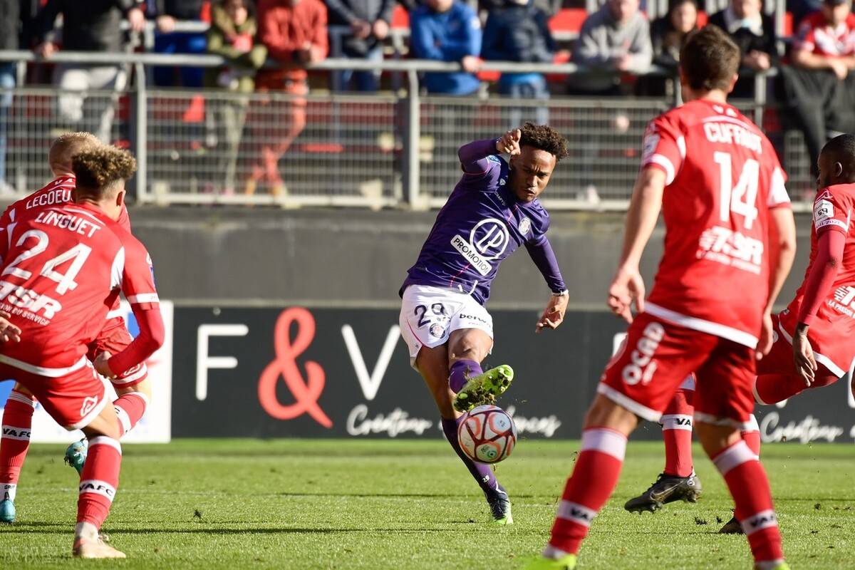 黑白直播免费体育直播-兰斯客场击败图卢兹，近四轮只取得一场胜利