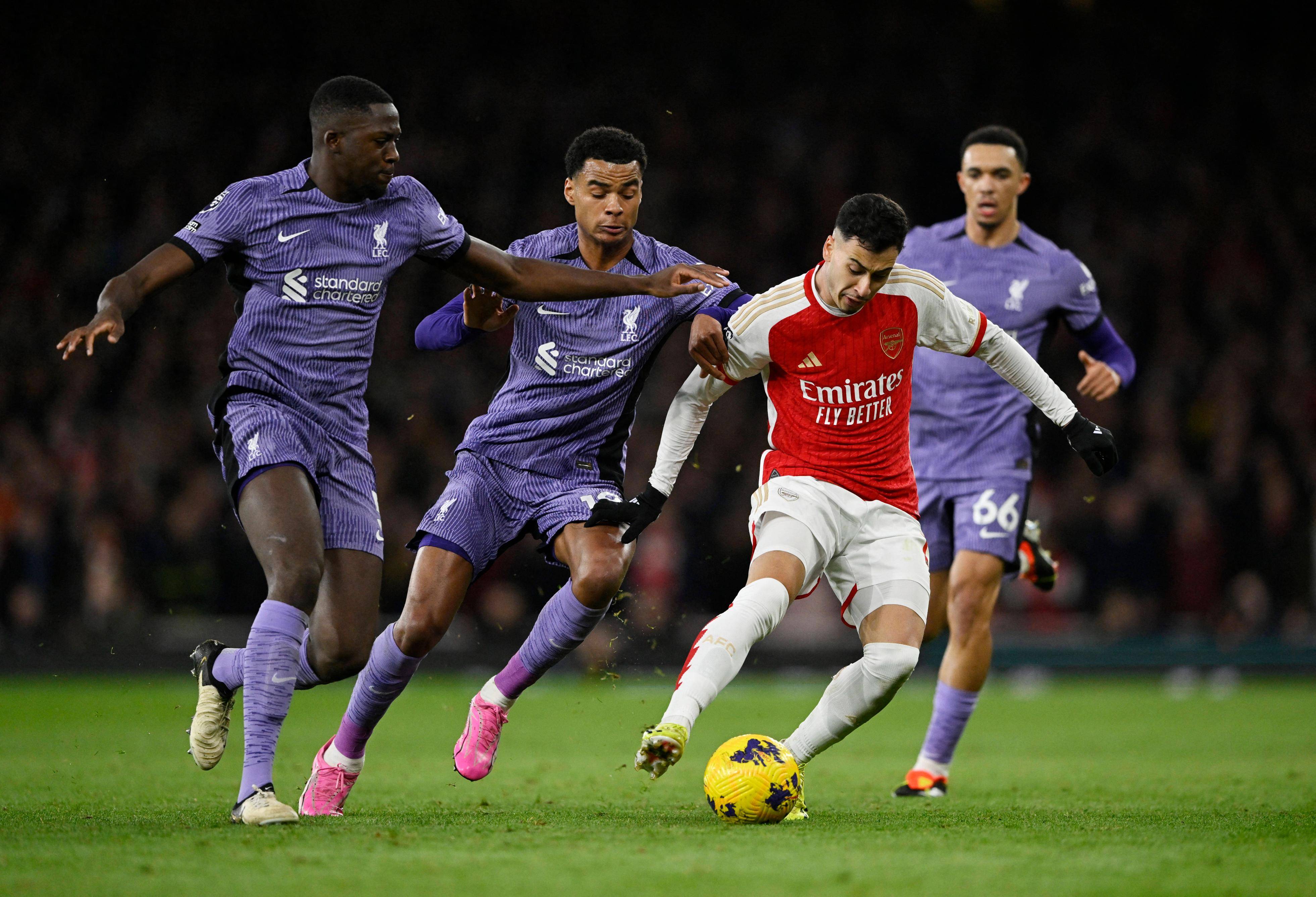 黑白直播网-狼队士气高涨，欲挤进欧冠资格赛