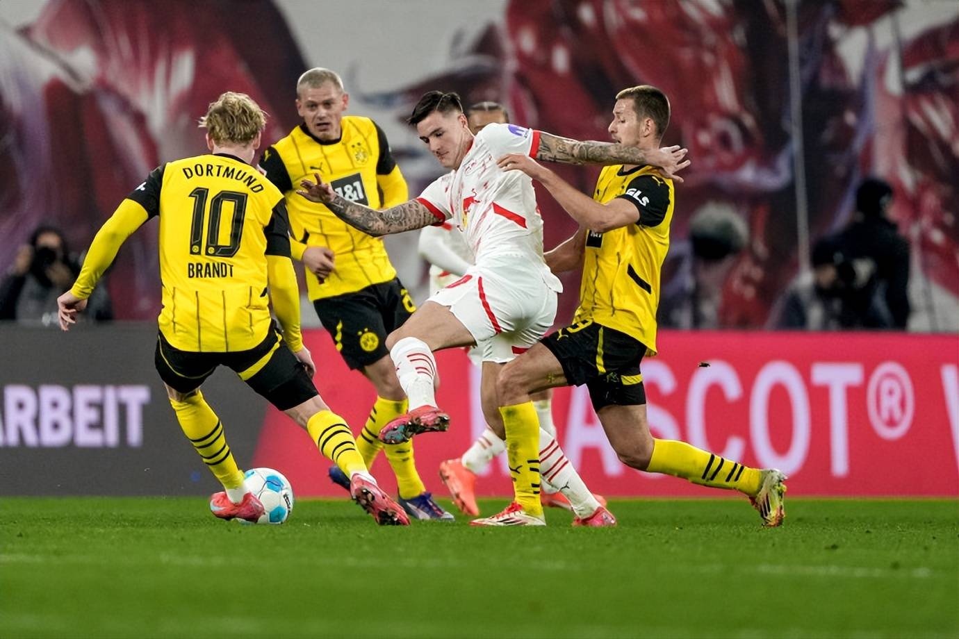 黑白直播nba-战术升级！德甲强队将进行整体战术调整