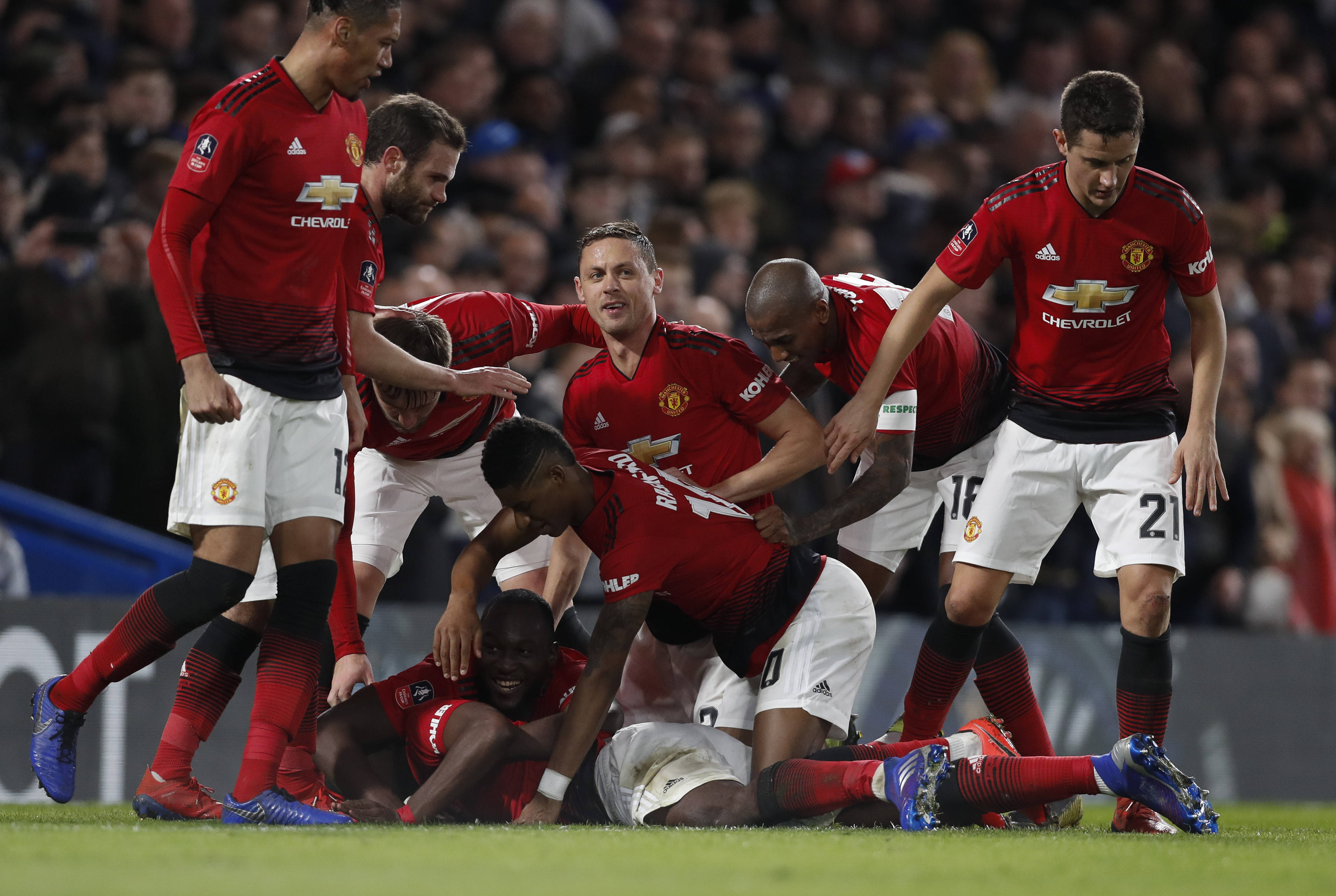 黑白直播nba-切尔西后卫连续两场破门，助球队跻身英超前四的简单介绍