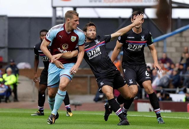 包含诺维奇客场不敌沃特福德，遭遇失利的词条