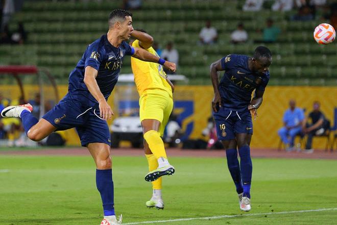 黑白直播免费体育直播-包含主力射手伤愈归队，豪取五连胜向冠军前进的词条