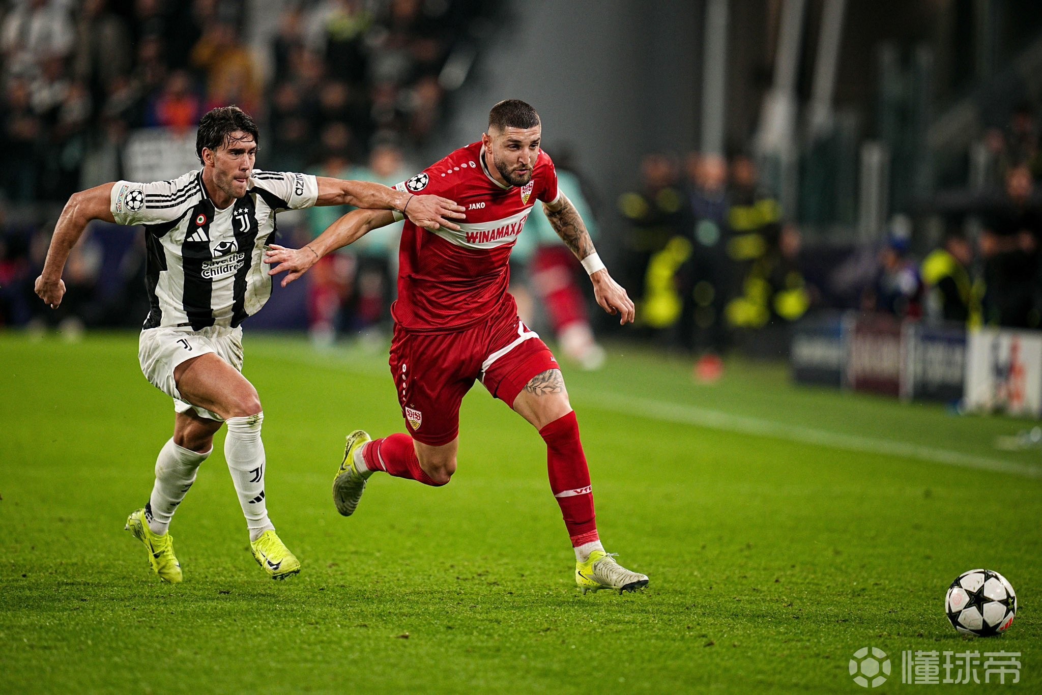 黑白直播nba-斯图加特队在比赛中全力以赴击败对手