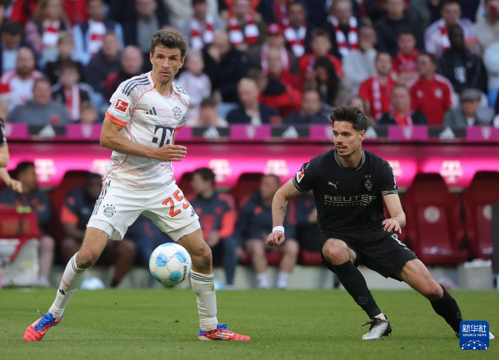 黑白直播免费体育直播-拜仁慕尼黑连胜收官，夺得德甲冠军