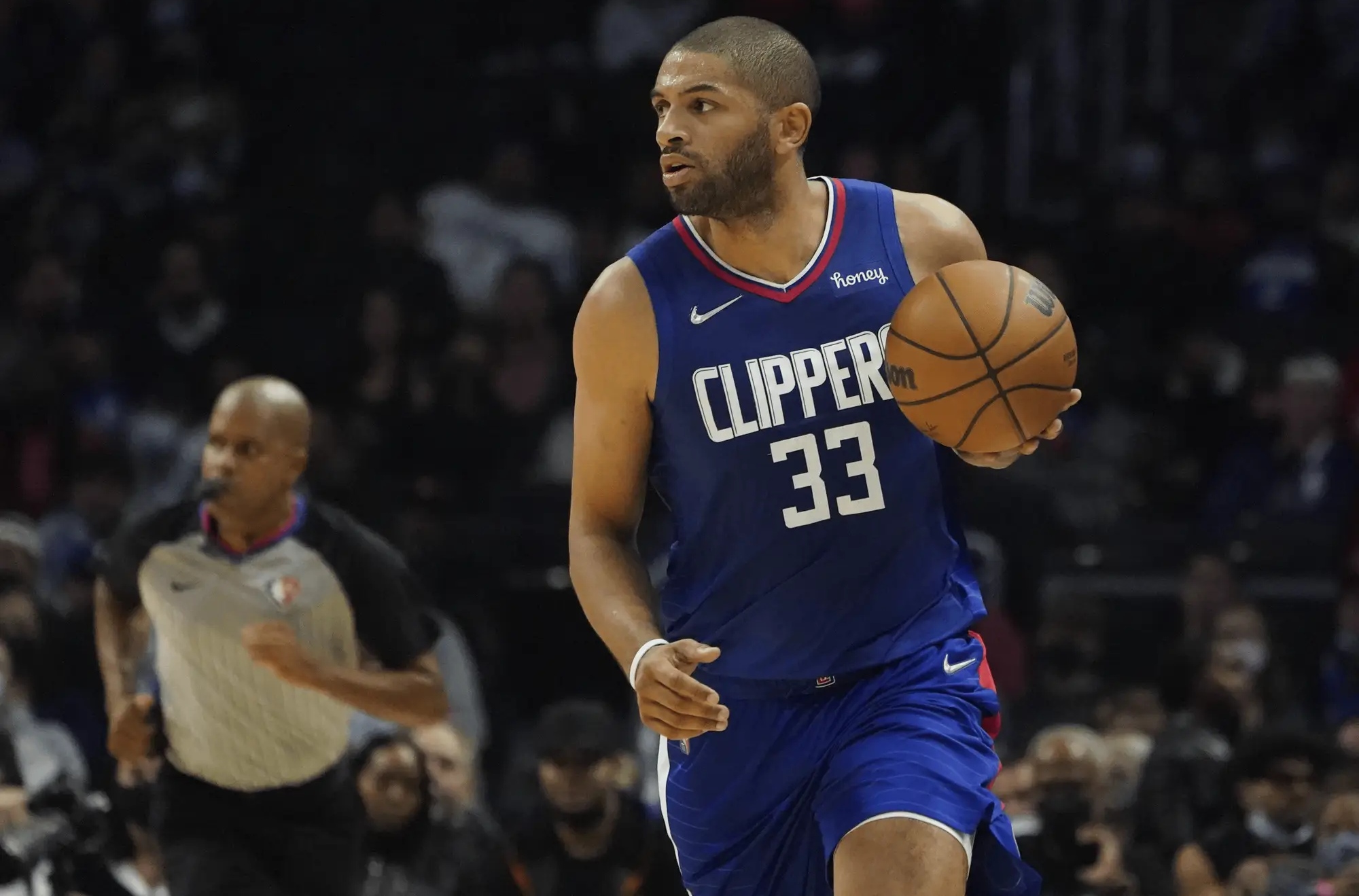 贝弗利表现火爆，湖人战胜快船获胜