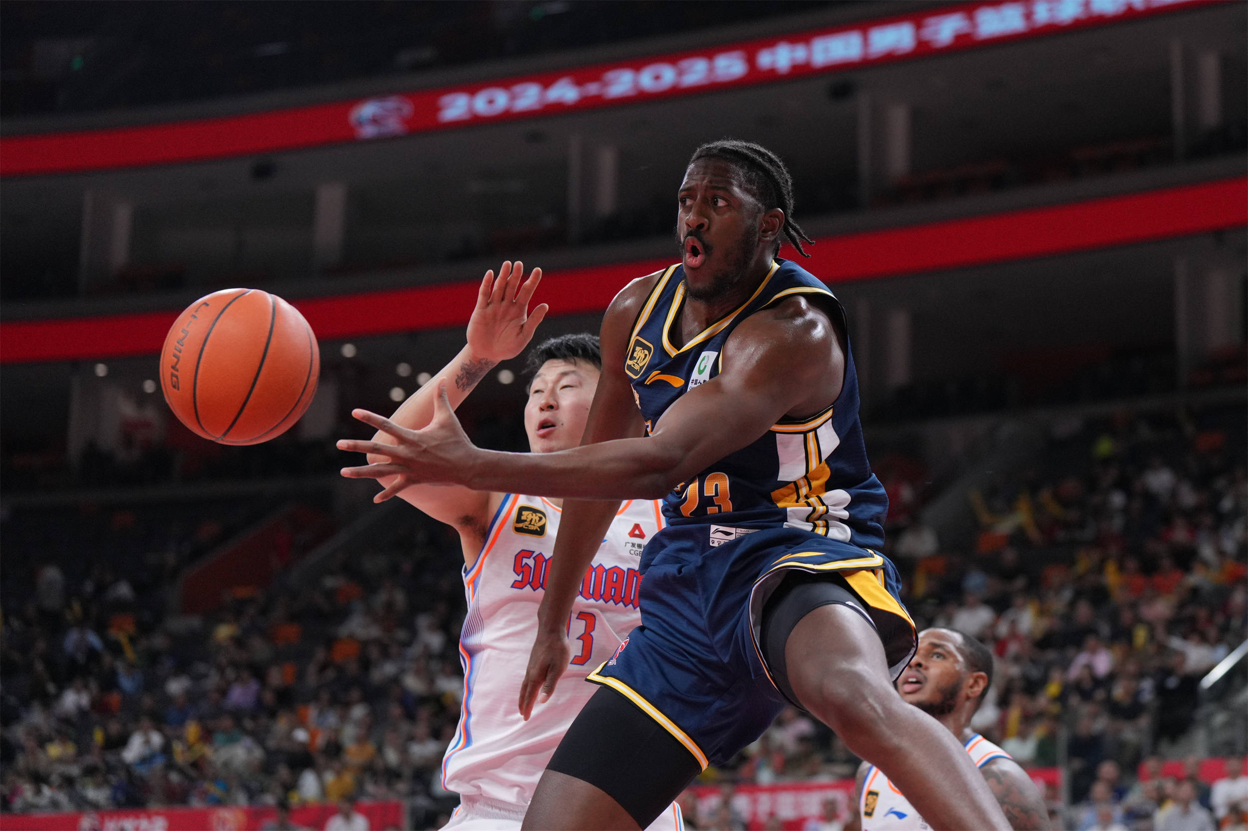 广东队实力过人,轻松击败对手 广东队实力过人,轻松击败对手