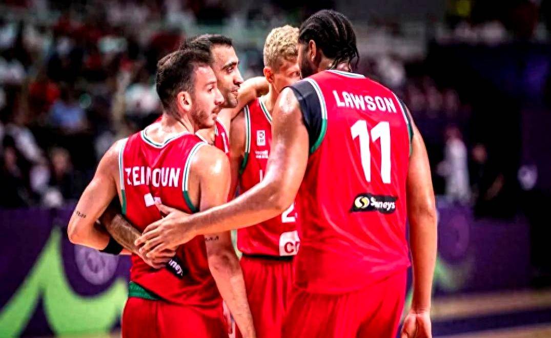 黑白直播-磅礴压力!球员们在比赛中面对艰难情况表现出色