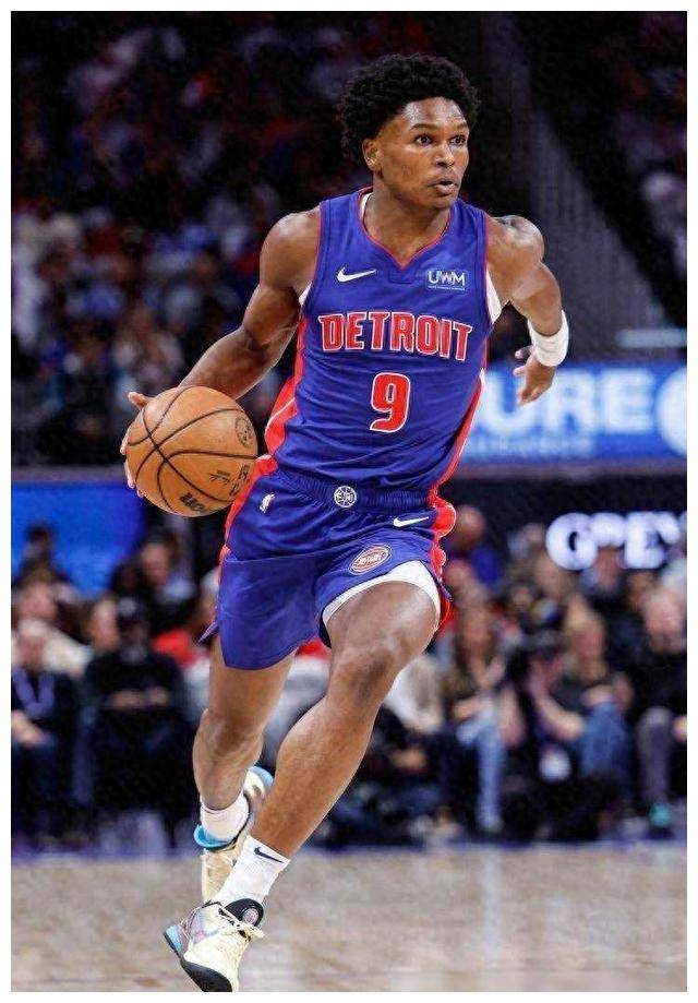 磅礴压力!球员们在比赛中面对艰难情况表现出色 磅礴压力!球员们在比赛中面对艰难情况表现出色