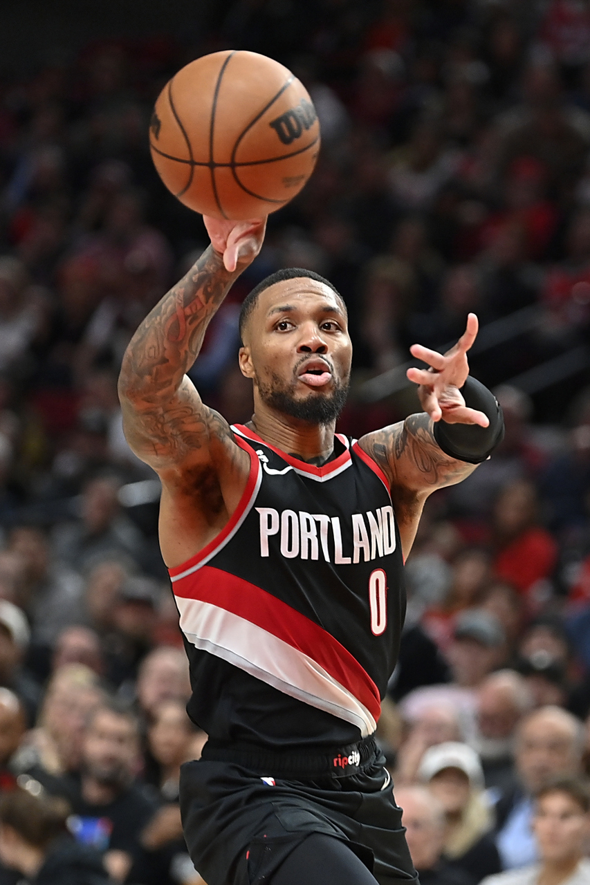 开拓者主场大胜骑士,利拉德砍下27分 开拓者主场大胜骑士,利拉德砍下27分