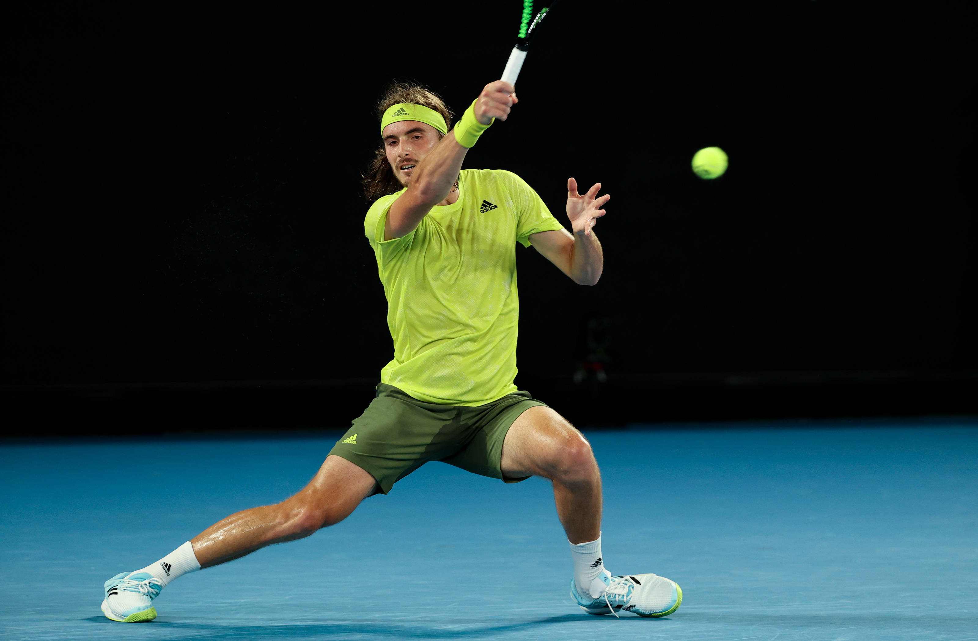 英国网球队绝地反击澳大利亚网球队，西西帕斯爆发神勇的简单介绍