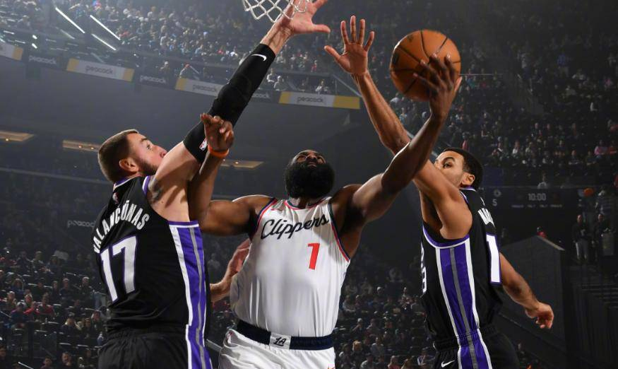 包含快船主场战胜马刺取得三连胜的词条