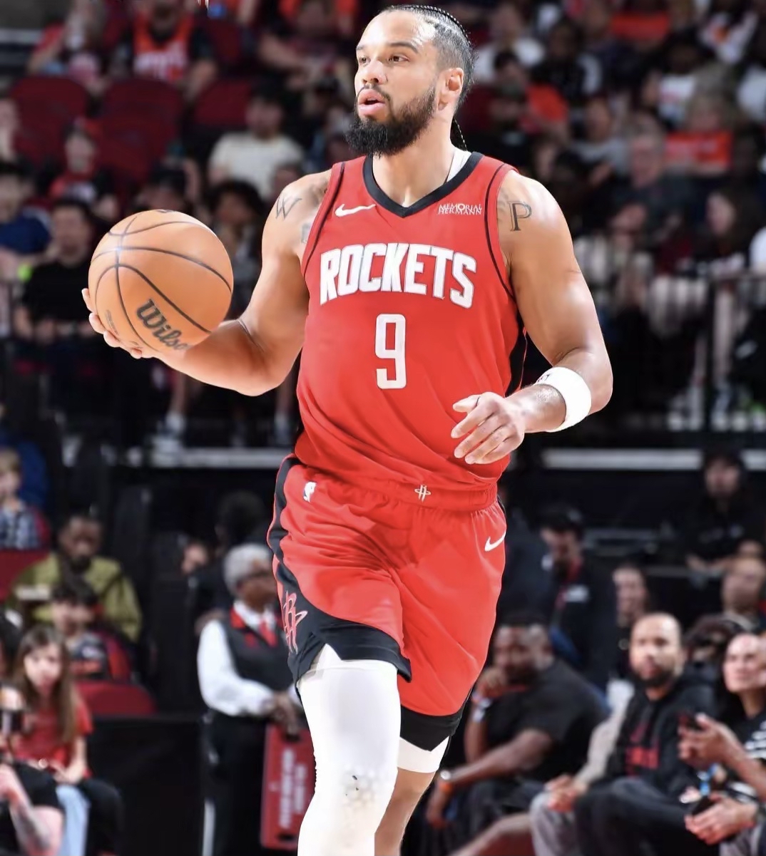 黑白直播免费体育直播-火箭轻取鹈鹕,大胜对手