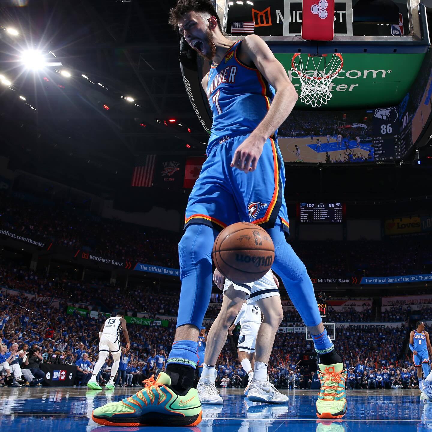 黑白直播网-关于太阳胜灰熊，艾顿20+12的信息