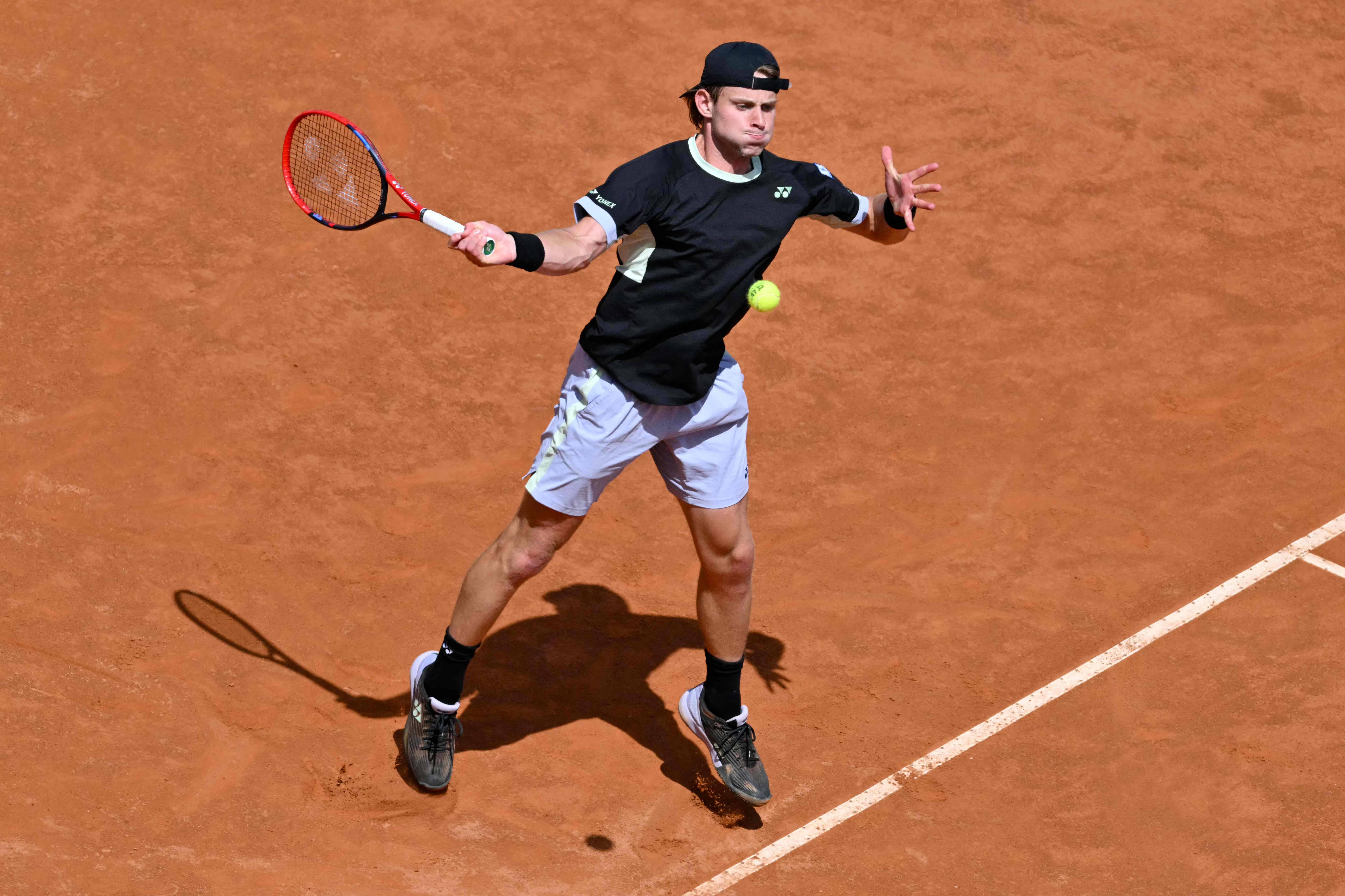 黑白直播体育-美国网球队鏖战西班牙网球队，纳达尔统治全场的简单介绍