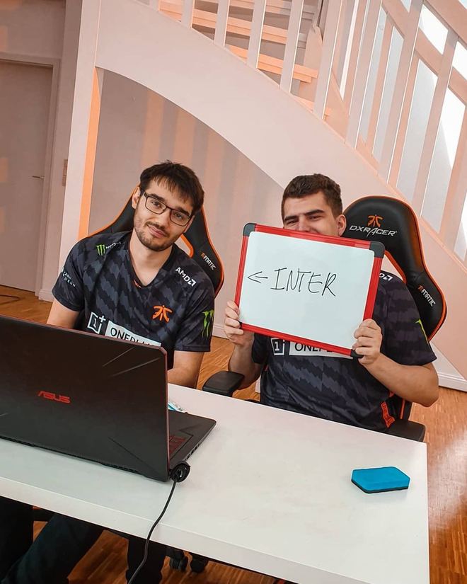 黑白直播免费体育直播-CLG绝地反击FNC，Rekkles制霸全场的简单介绍