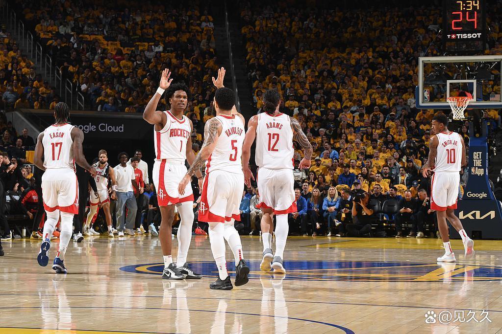 76人绝杀深圳队,范弗利特关键制胜 76人绝杀深圳队,范弗利特关键制胜