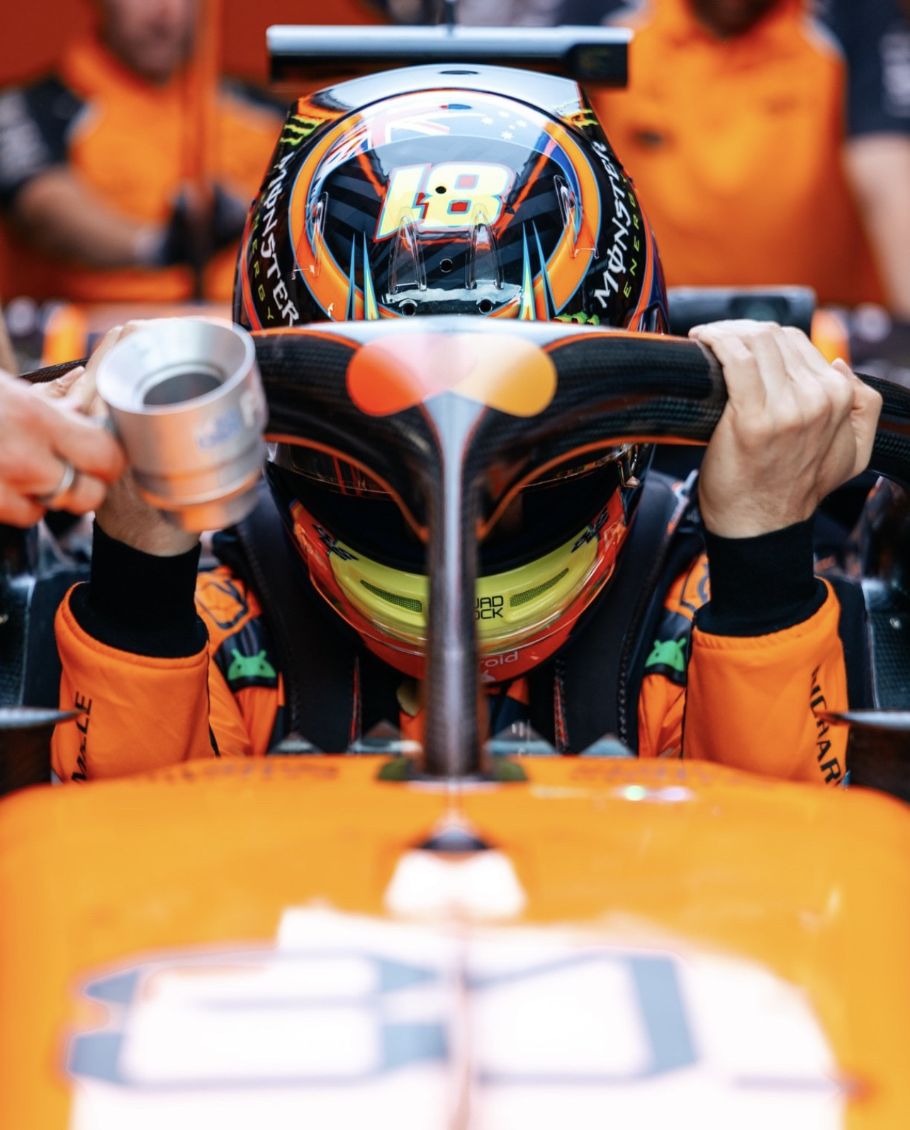 黑白直播体育-迈凯伦完胜索伯车队，皮亚斯特里带队取胜