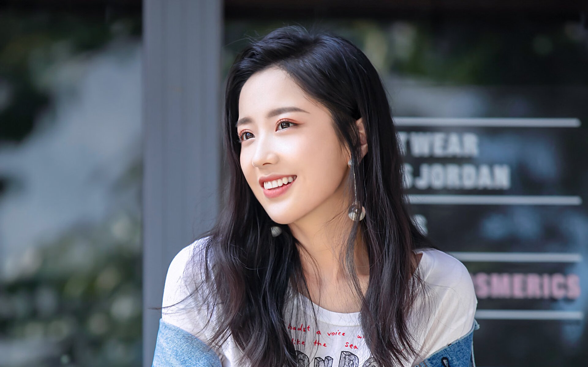 黑白直播体育-德甲争冠夜，厄德高攻防两端统治，书写传奇篇章