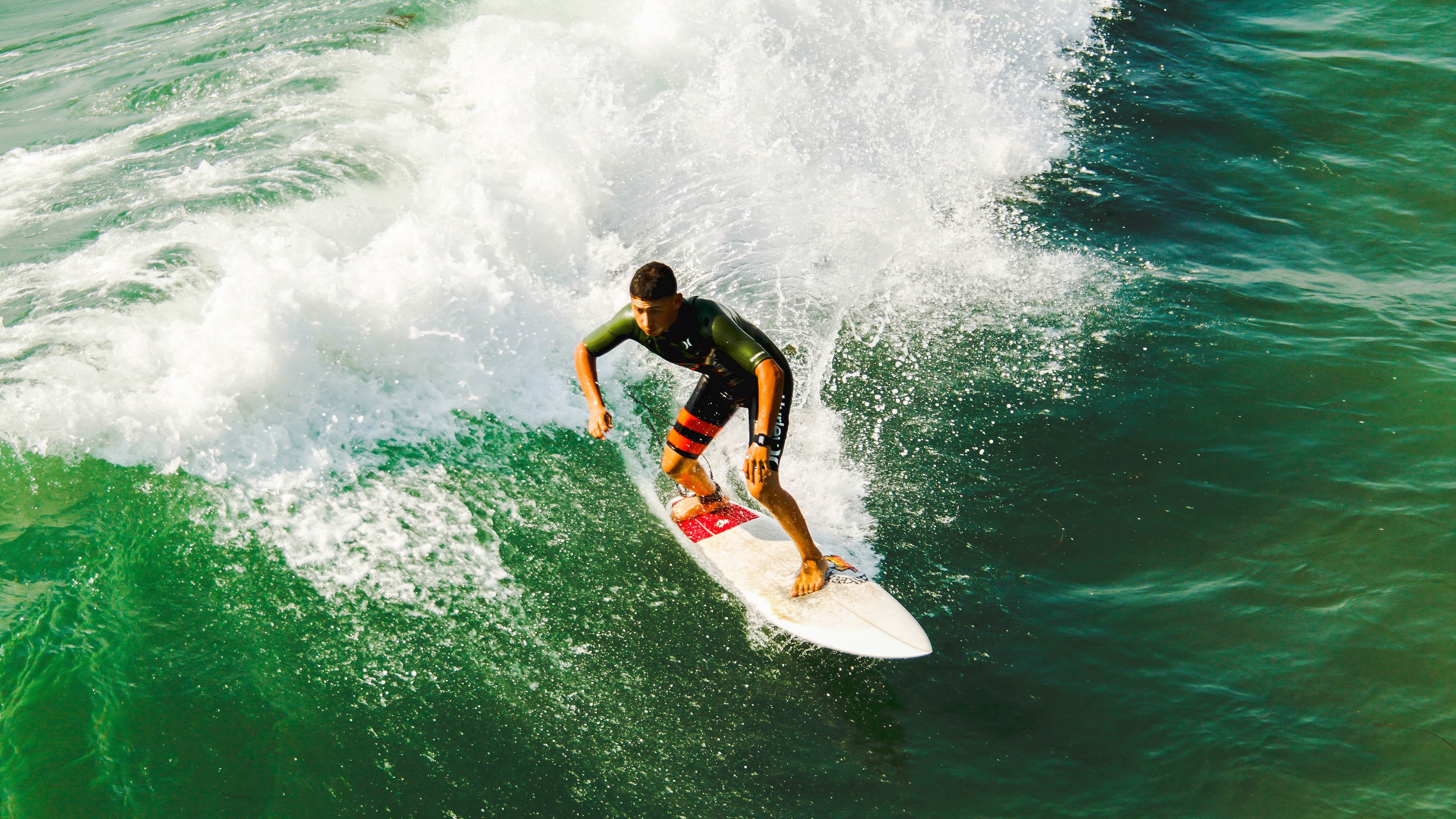 黑白直播在线观看-乌克兰制霸比利时，罗德里成为关键先生