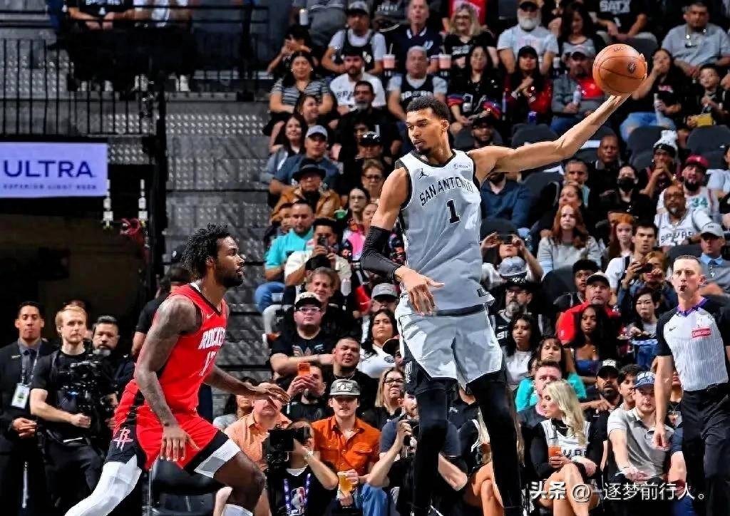 马刺火力压制鹈鹕,文班亚马在NBA季后赛接管比赛 马刺火力压制鹈鹕,文班亚马在NBA季后赛接管比赛